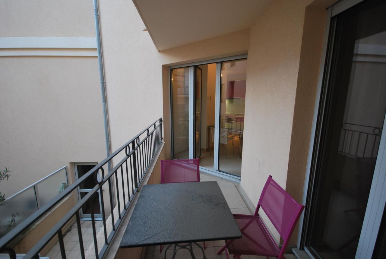 Le Vieux Port Apartments Кан Екстериор снимка