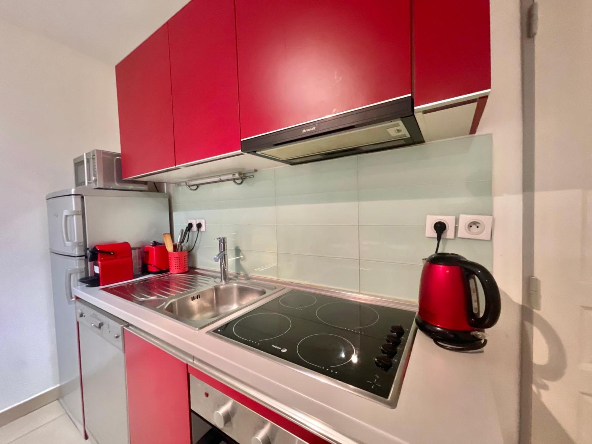 Le Vieux Port Apartments Кан Екстериор снимка