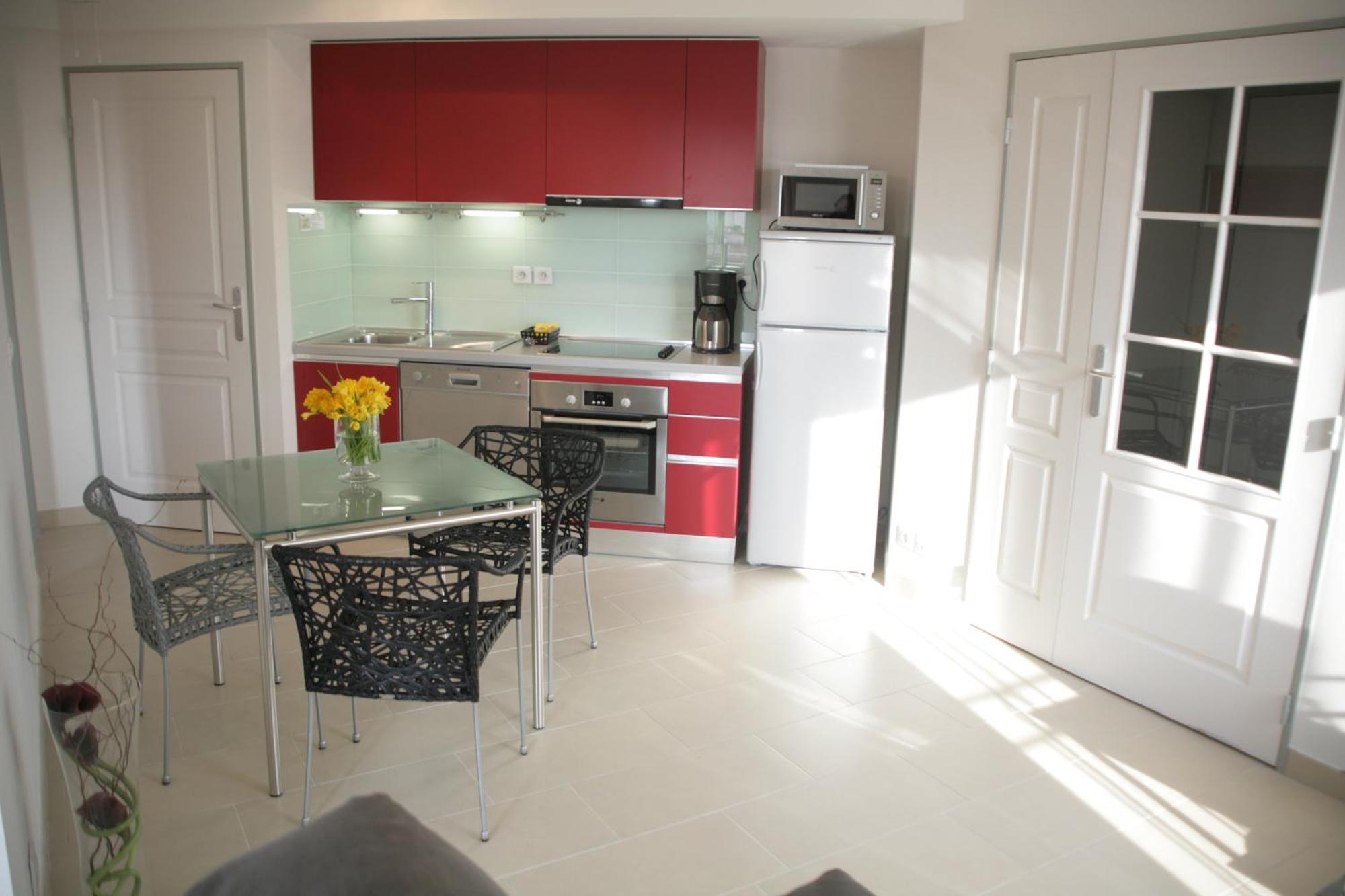 Le Vieux Port Apartments Кан Екстериор снимка