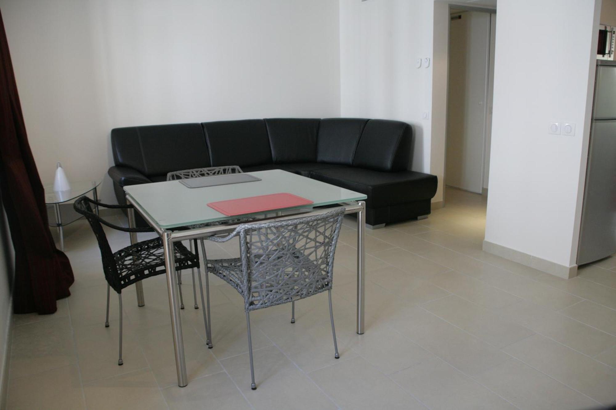Le Vieux Port Apartments Кан Екстериор снимка