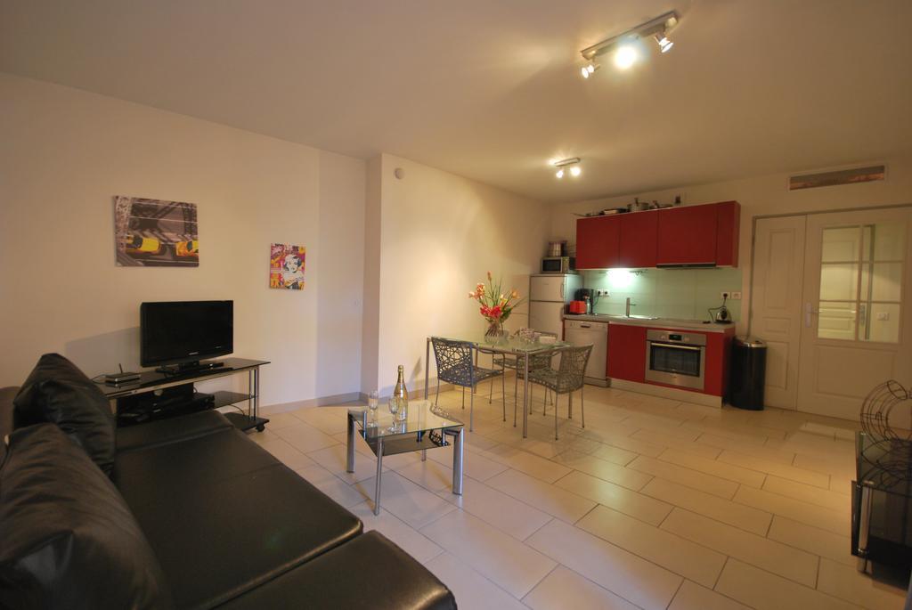 Le Vieux Port Apartments Кан Екстериор снимка