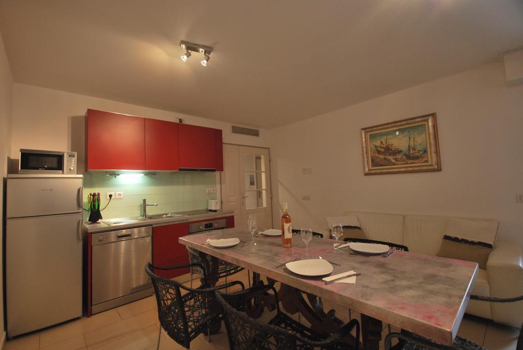 Le Vieux Port Apartments Кан Екстериор снимка