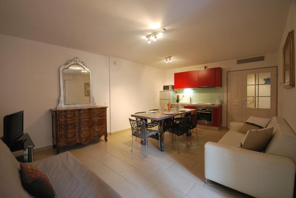 Le Vieux Port Apartments Кан Екстериор снимка