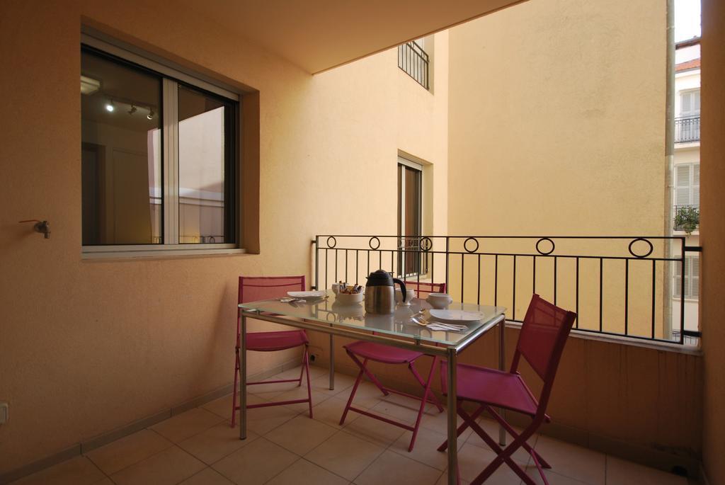Le Vieux Port Apartments Кан Екстериор снимка
